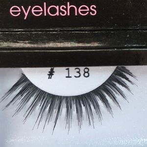 #138 la Charme Eyelashes
